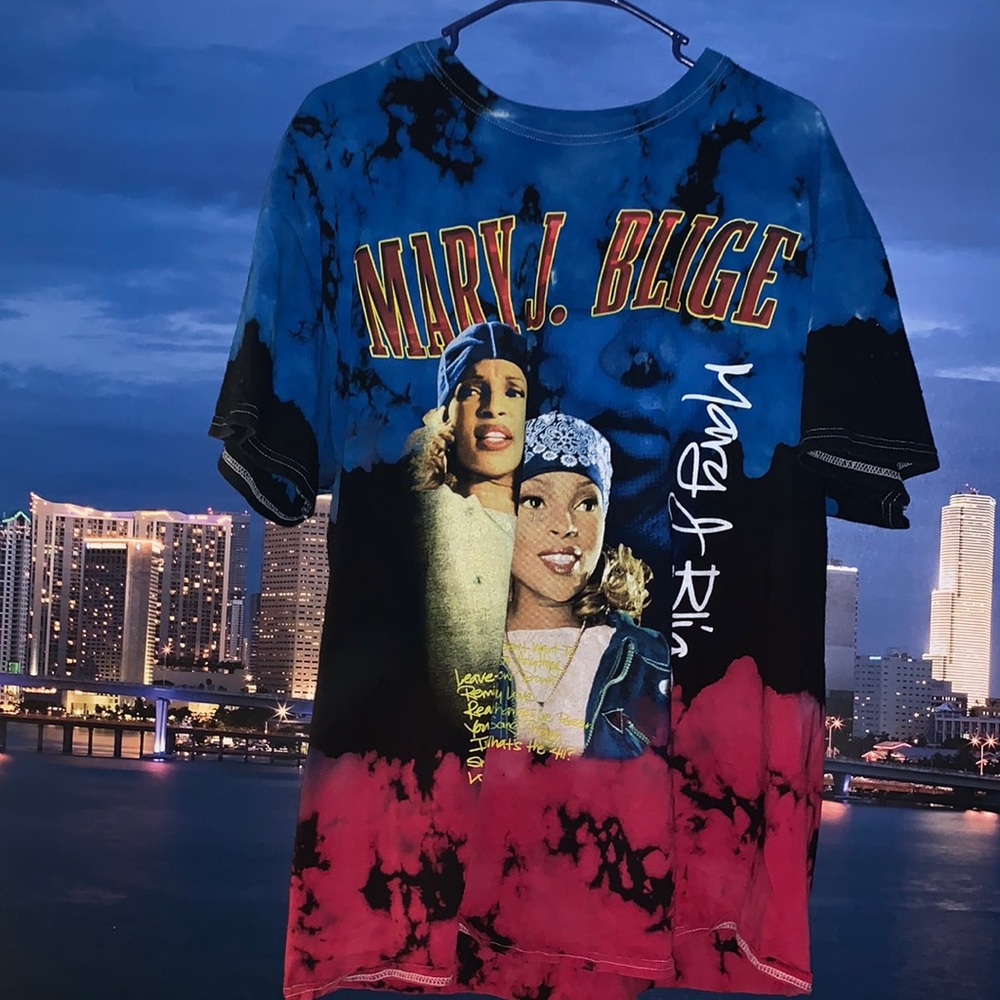 Graphic tee